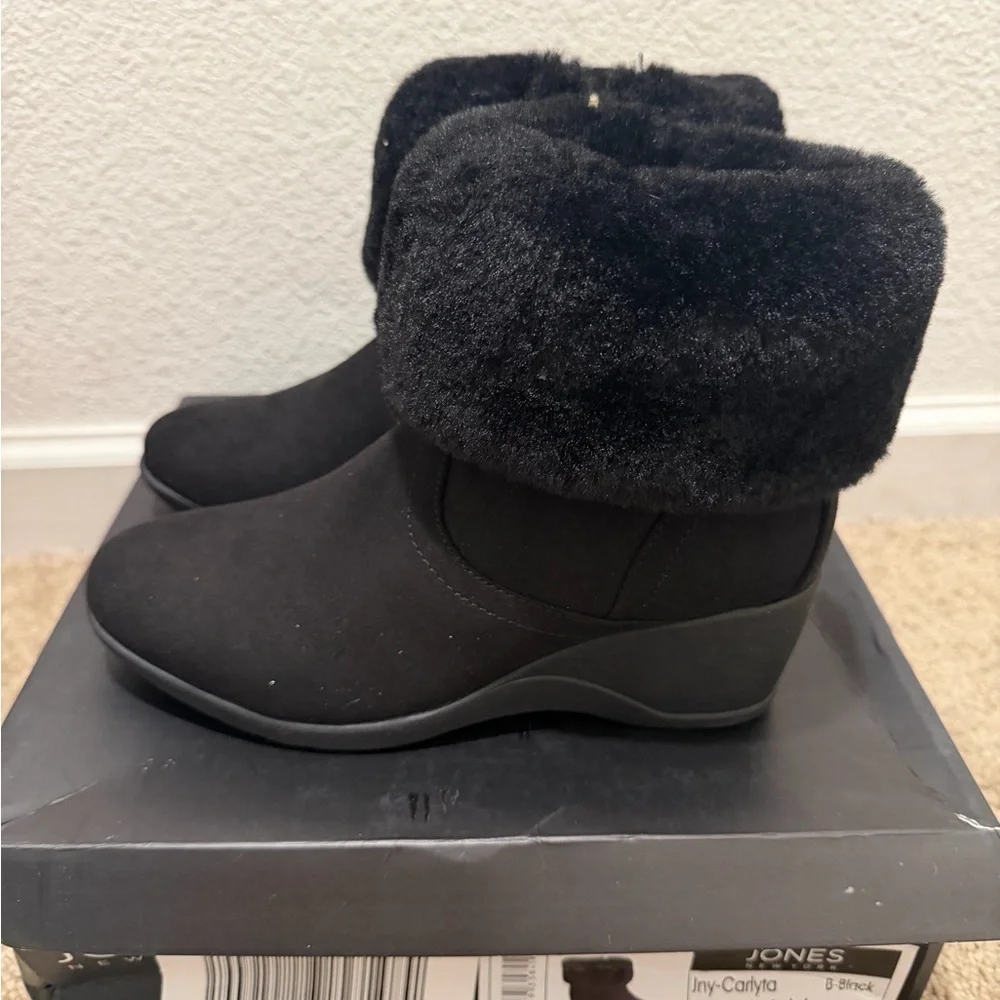 “New” Jones NewYork Black Faux Fur Cuff Boots size6